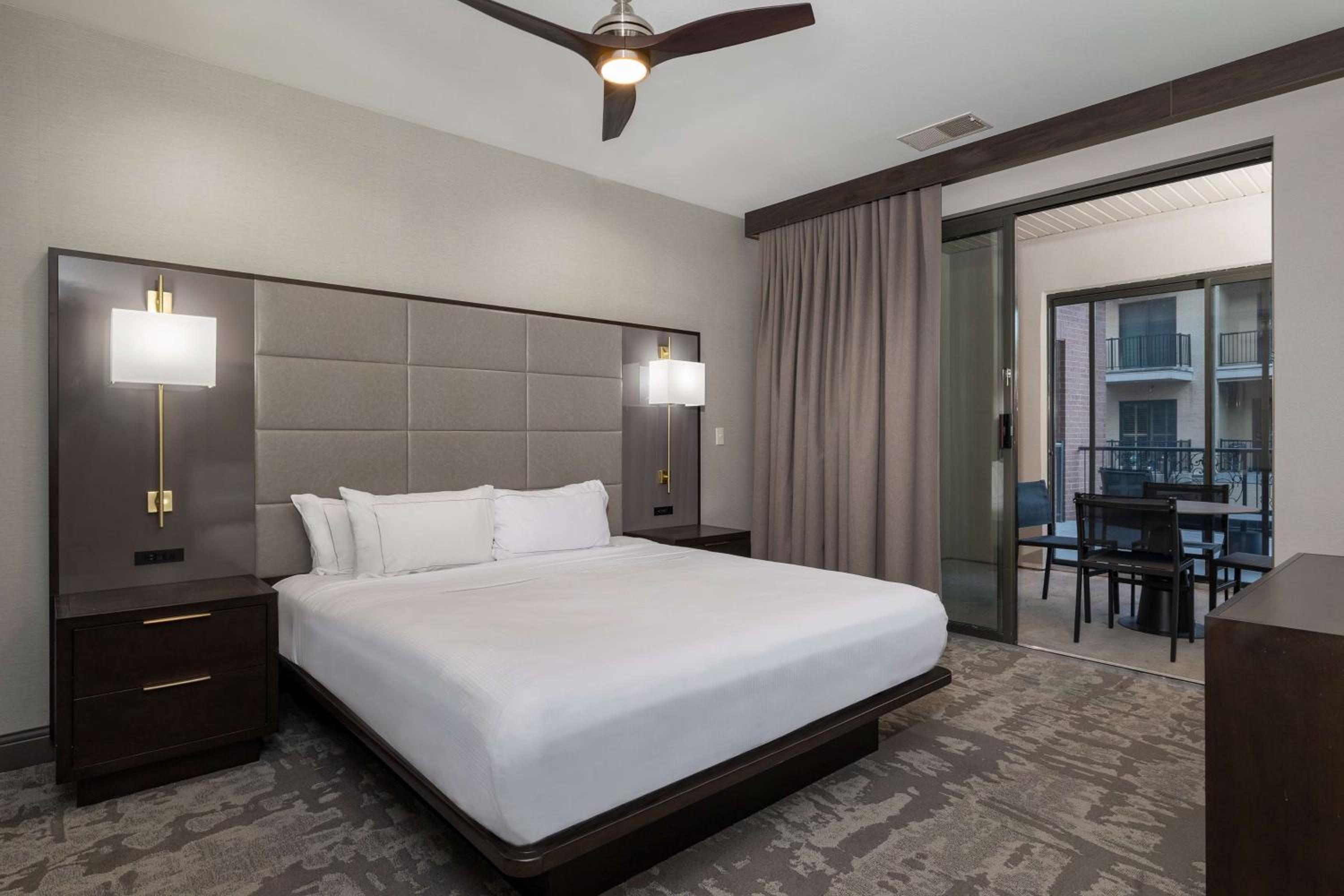 1 Bedroom, Condo, King Bed, Fountain View, Sofa