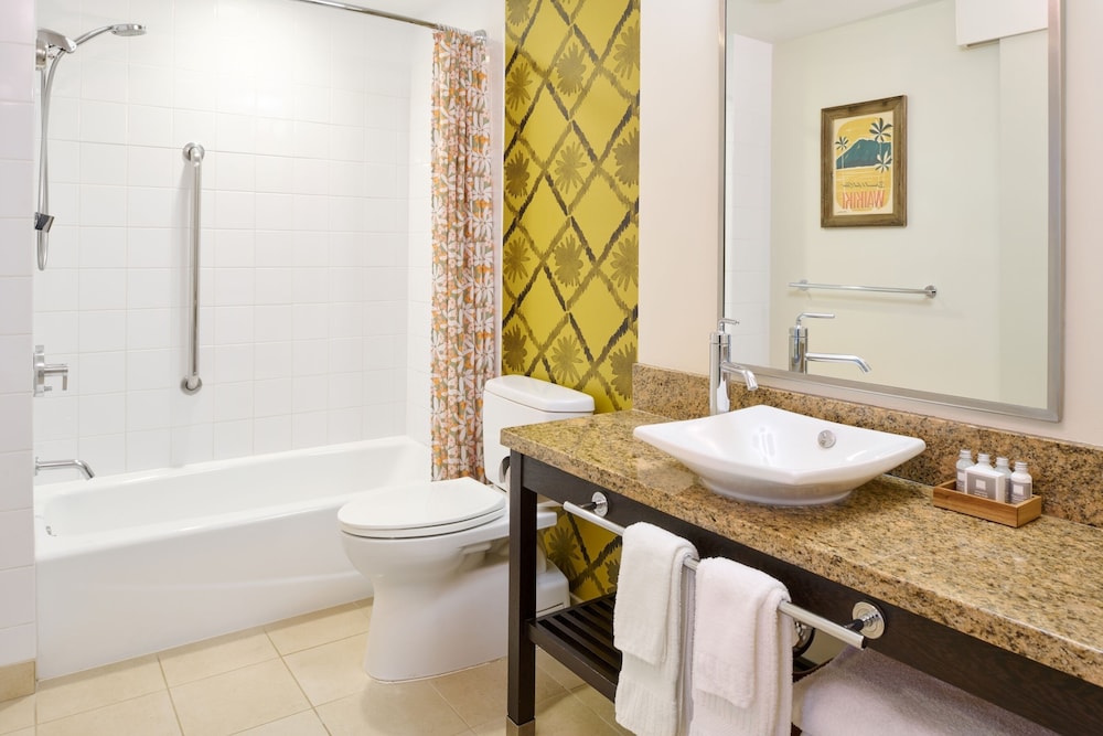 Kaimana Beach Hotel 46/50