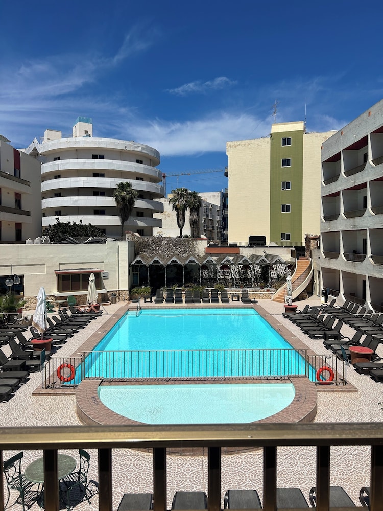 The San Anton Hotel 46/56