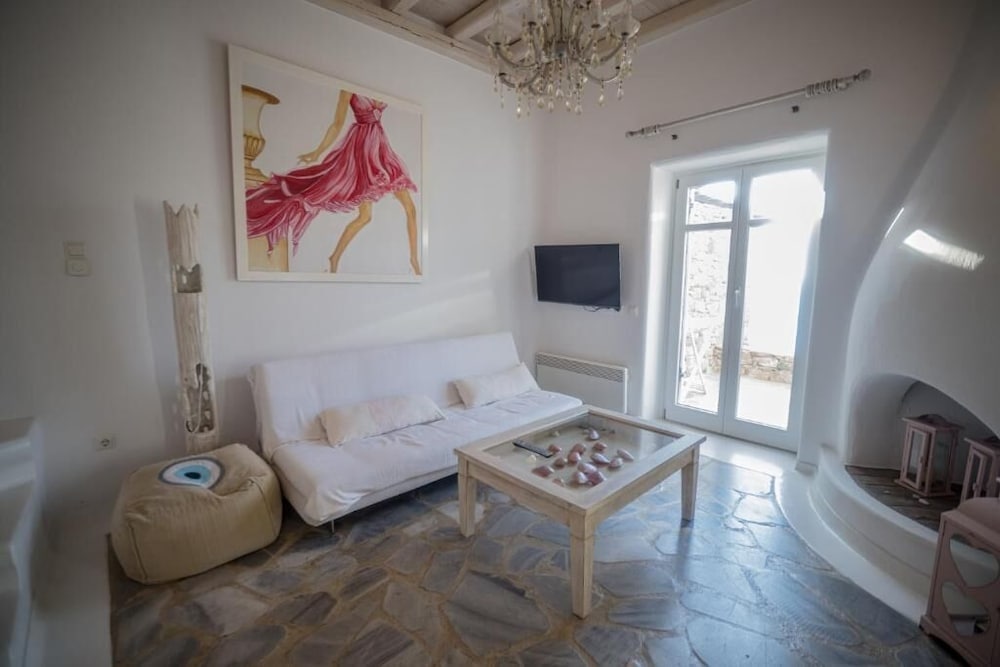 WHITE ROCK SUITES & VILLAS 10/50
