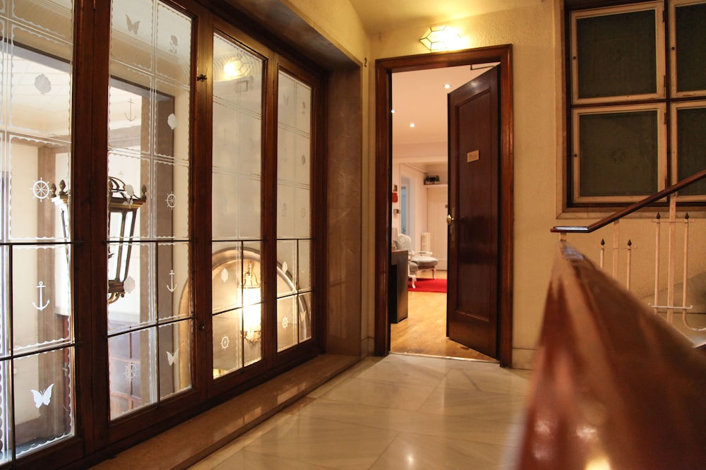 Petit Hotel 35/48