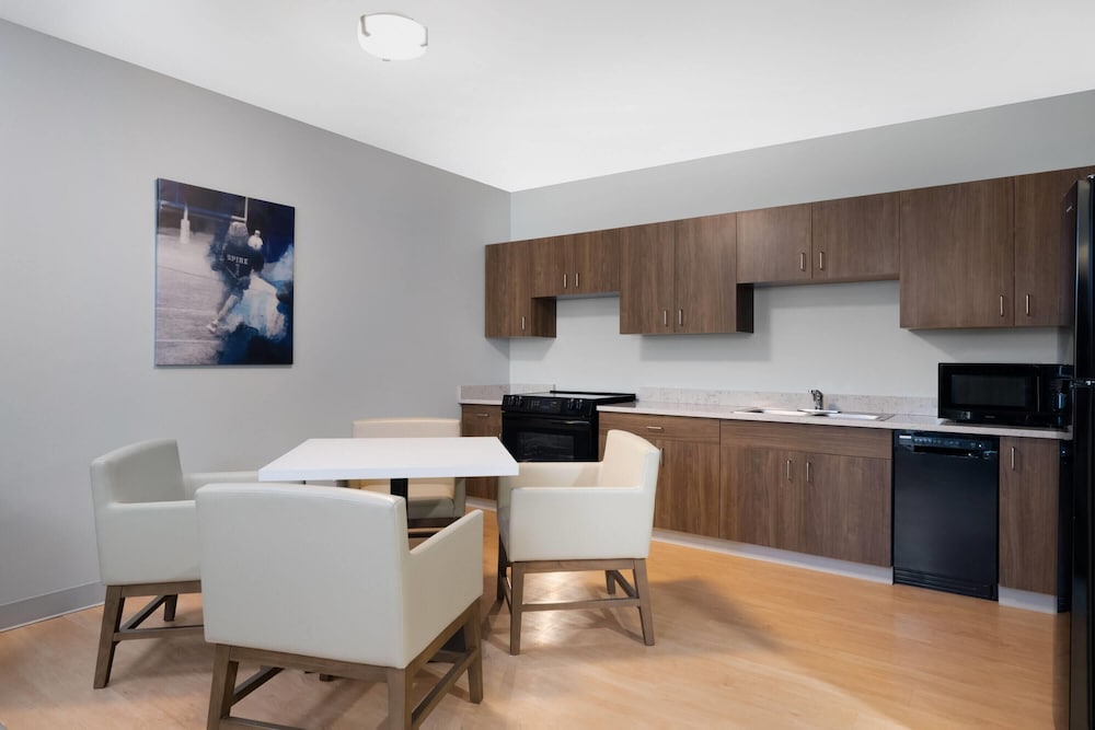 Wingate by Wyndham Geneva at SPIRE Academy 44/56