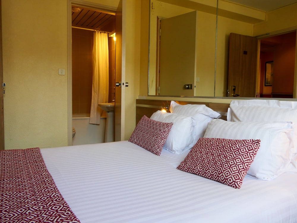 ROOM, DOUBLE BED