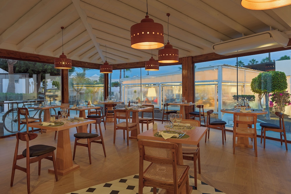H10 White Suites - Adults Only 52/70