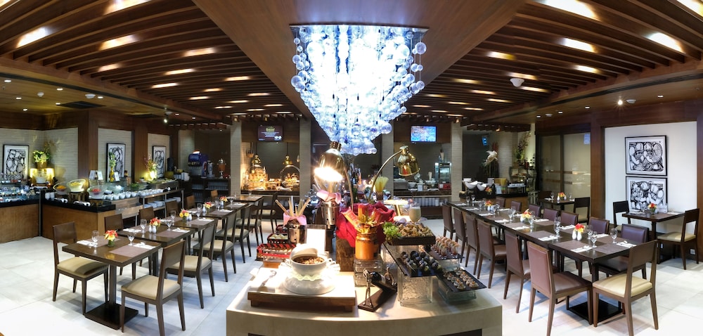 Golden Prince Hotel And Suites 37/50