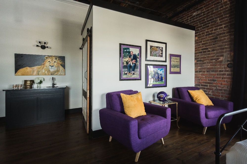 Gunrunner Boutique Hotel 45/63
