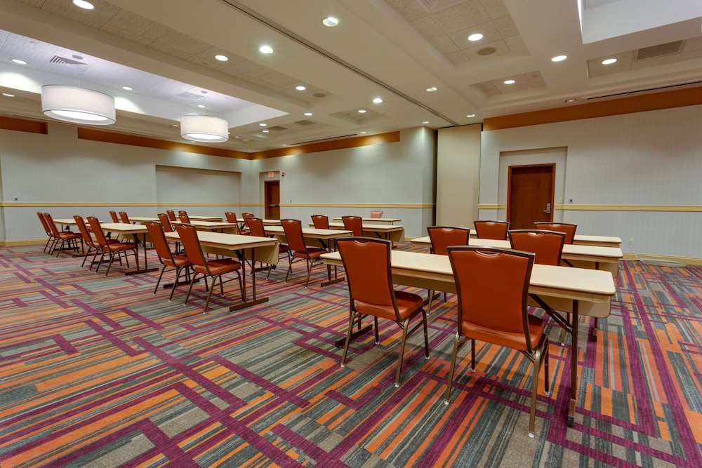 DRURY INN AND SUITES BATON ROUGE 44/50