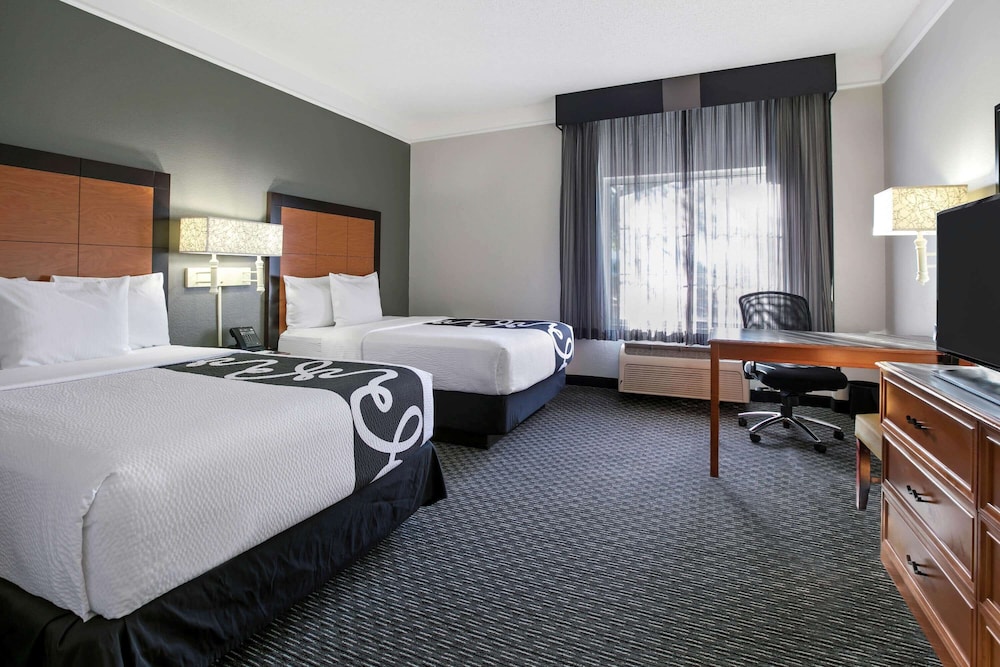 La Quinta Inn & Suites by Wyndham Dallas Arlington South 24/66