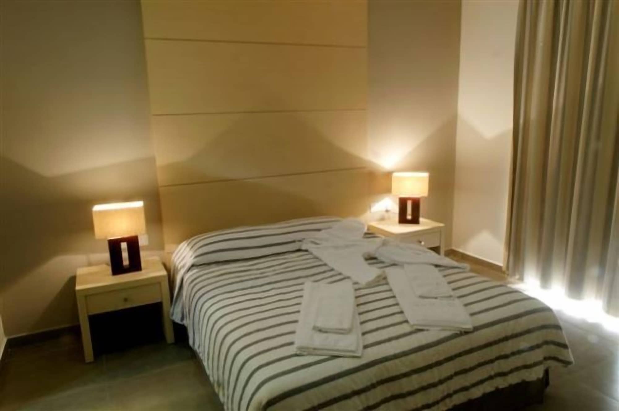 SUPERIOR, SUITE, CITY VIEW