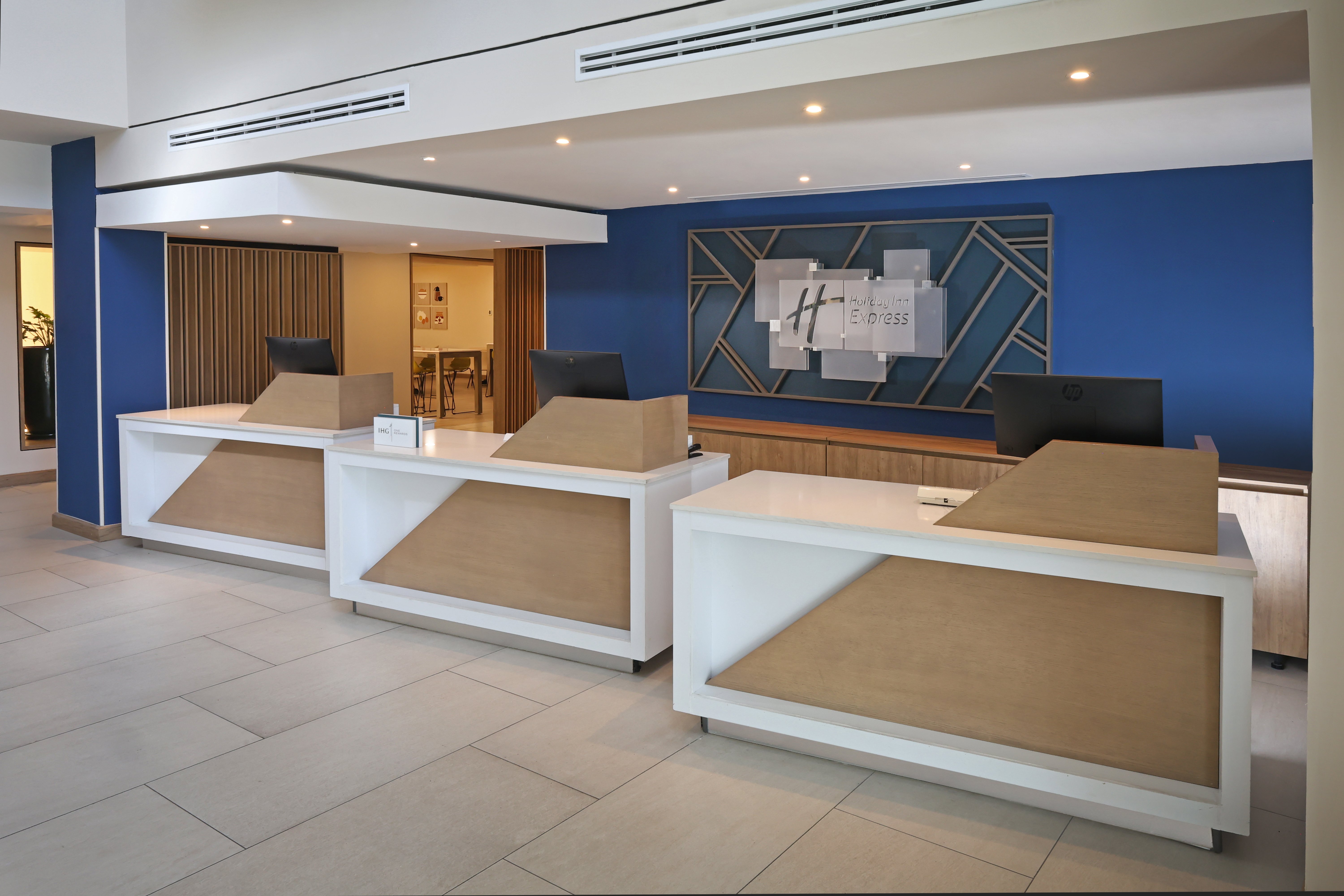 Holiday Inn Express Monterrey Tecnologico 9/50