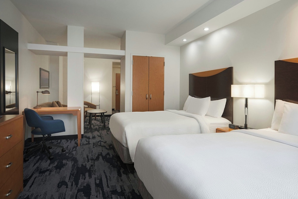 Fairfield Inn Suites By Marriott Louisville East 11/50