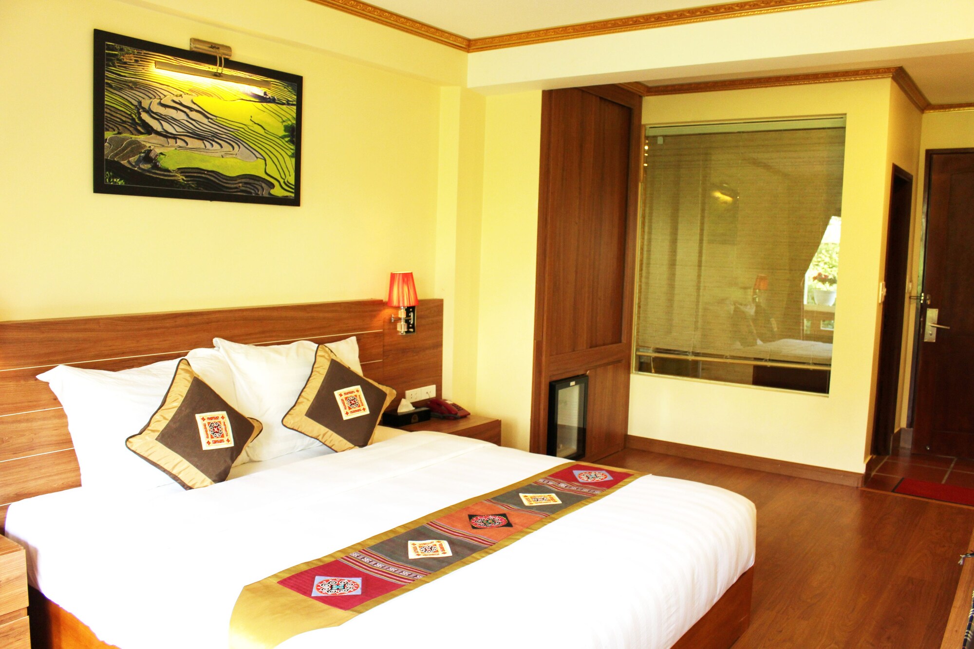 SUITE, CITY VIEW