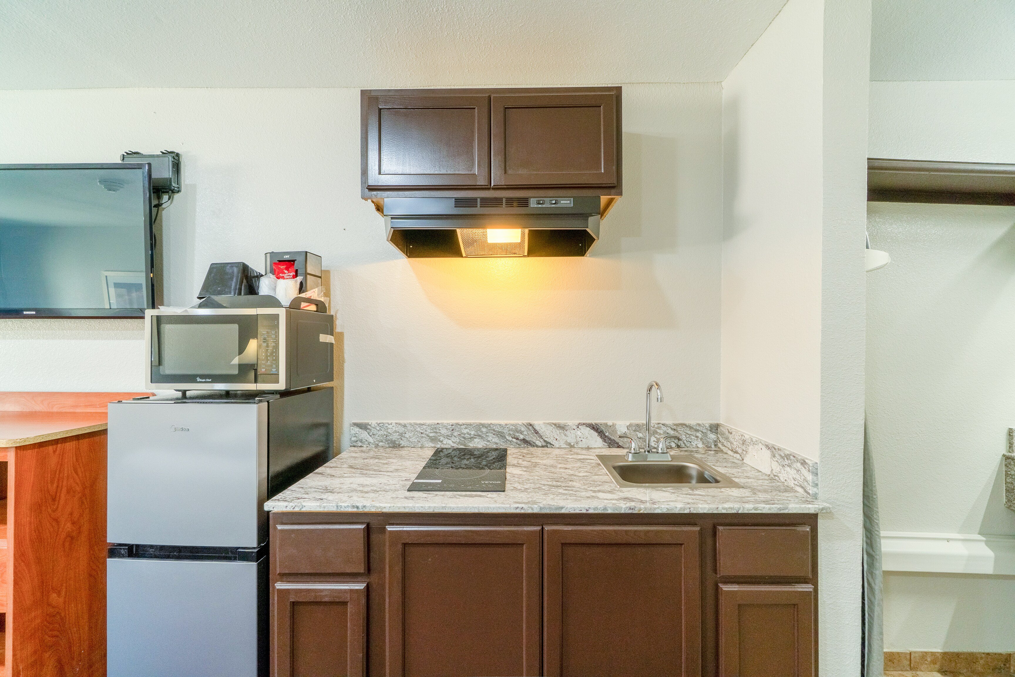 Atria Inn & Suites Kitchenette 36/43