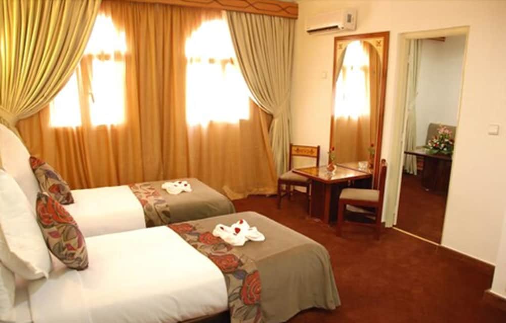 Omega Hotel 16/46