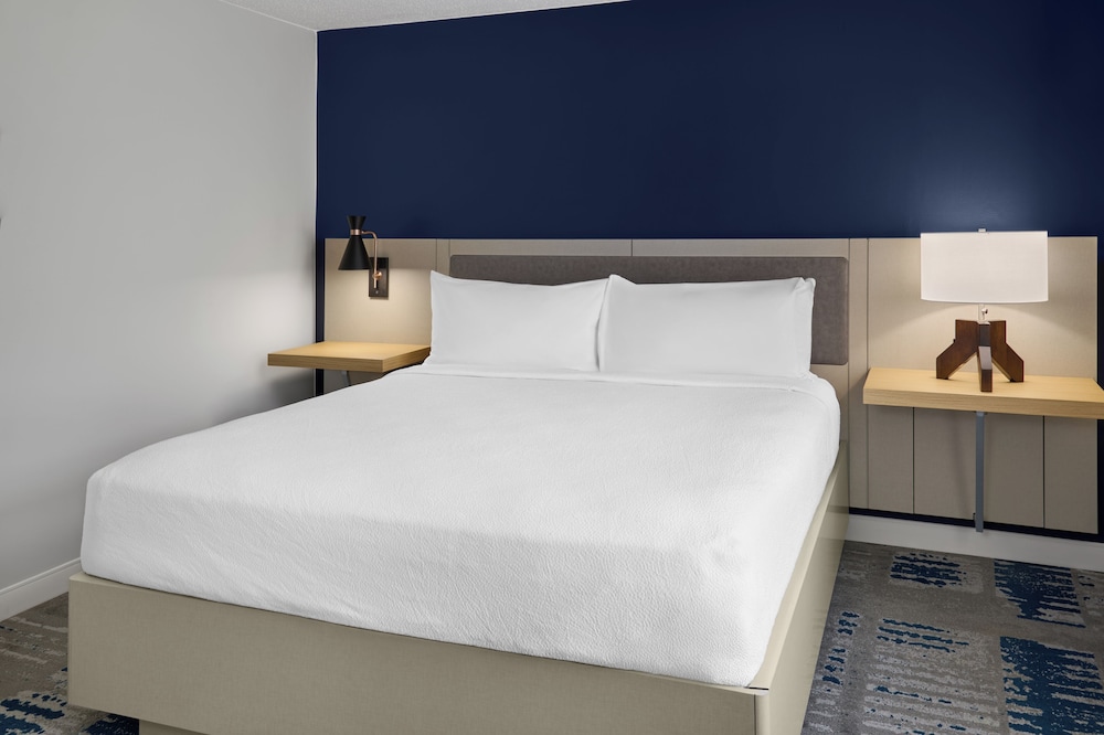 Renovated, Junior Suite, King Bed, Accessible، Hilton Garden Inn Arlington Courthouse Plaza 3/9