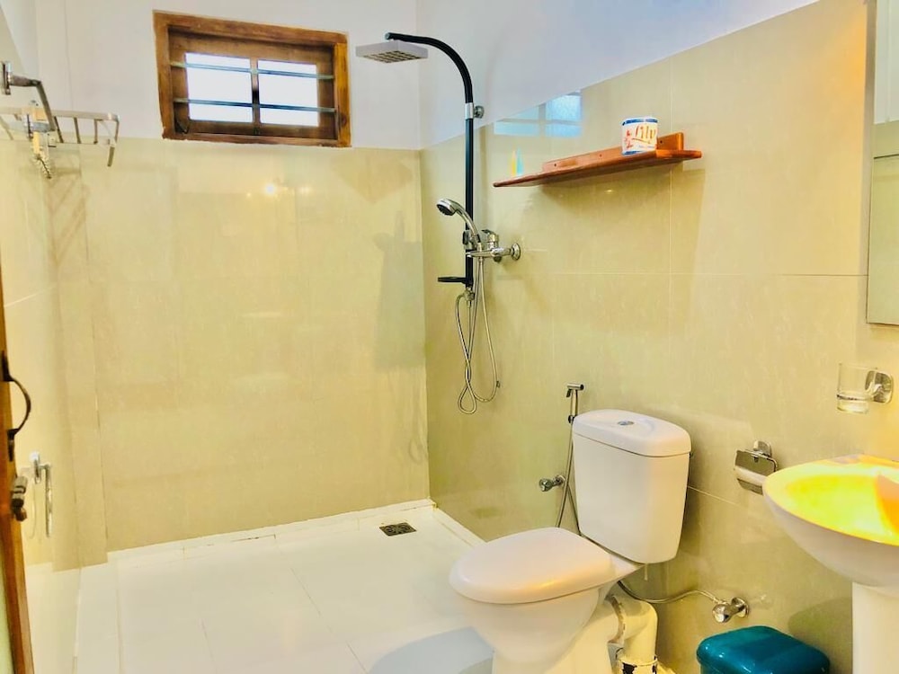 Mirissa Beach Inn 45/50