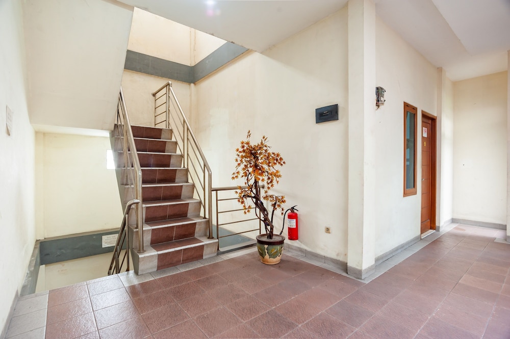 Reddoorz Plus Near Universitas Indonesia 17/50