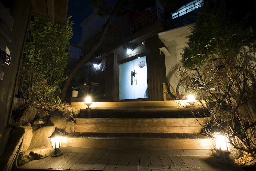 Jeong House 61/63