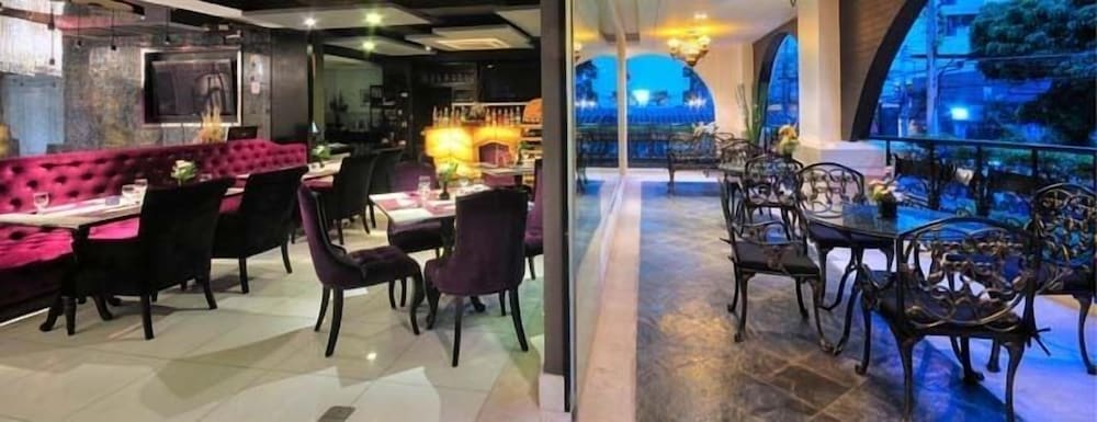 Skye Hotel Bangkok 54/58