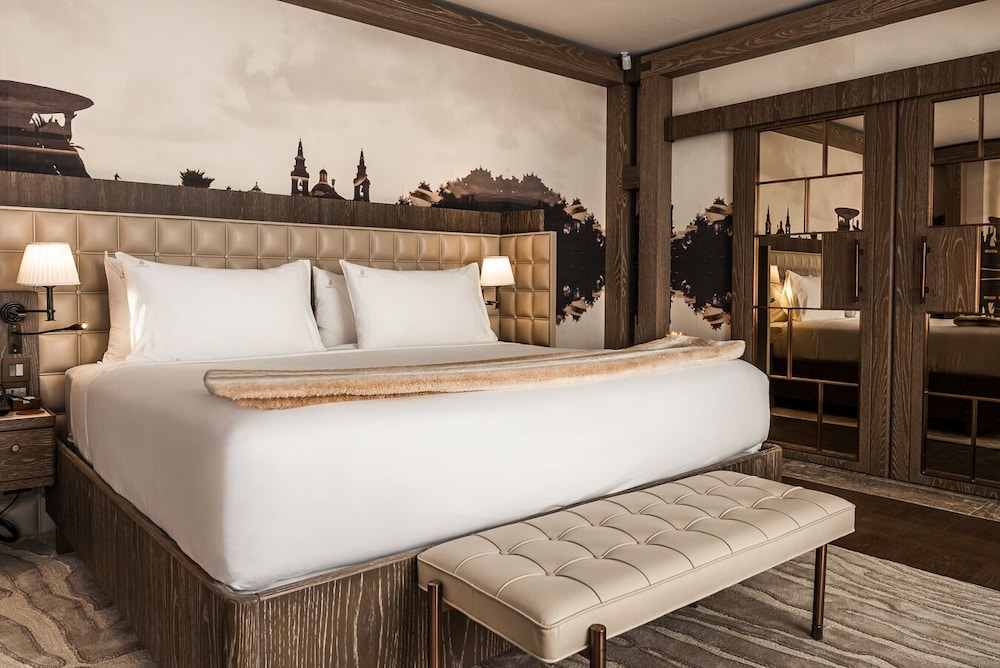 Spa, Suite, King Bed, Sofa