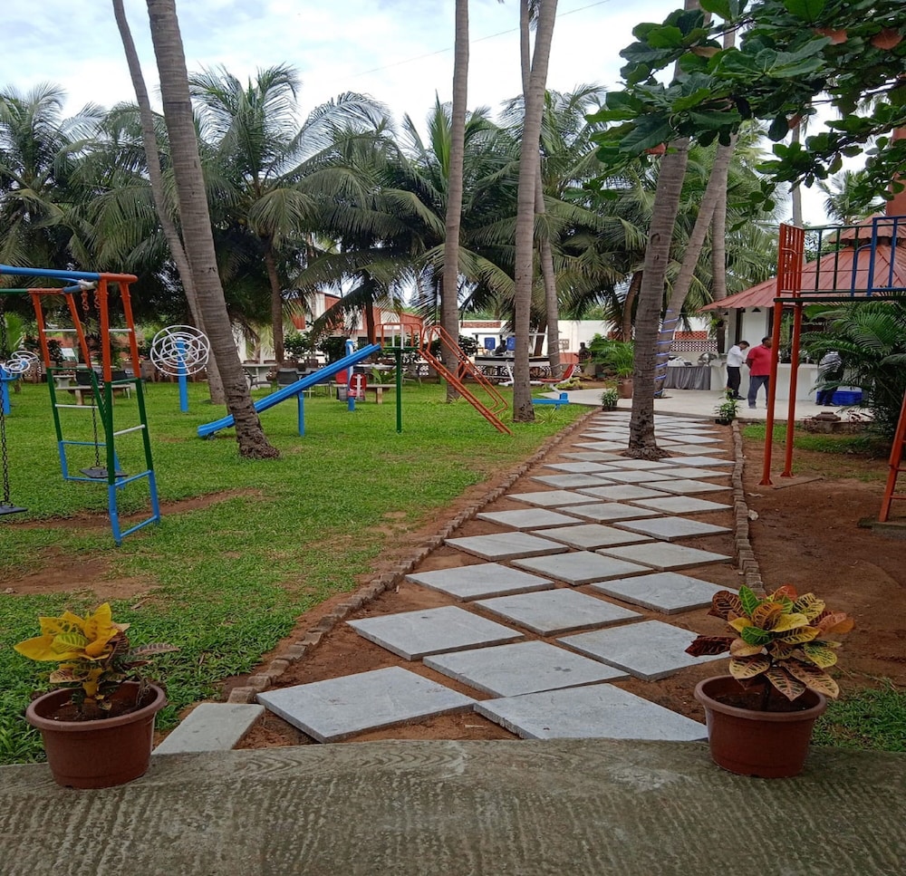 GREEN COCONUT RESORT 53/62