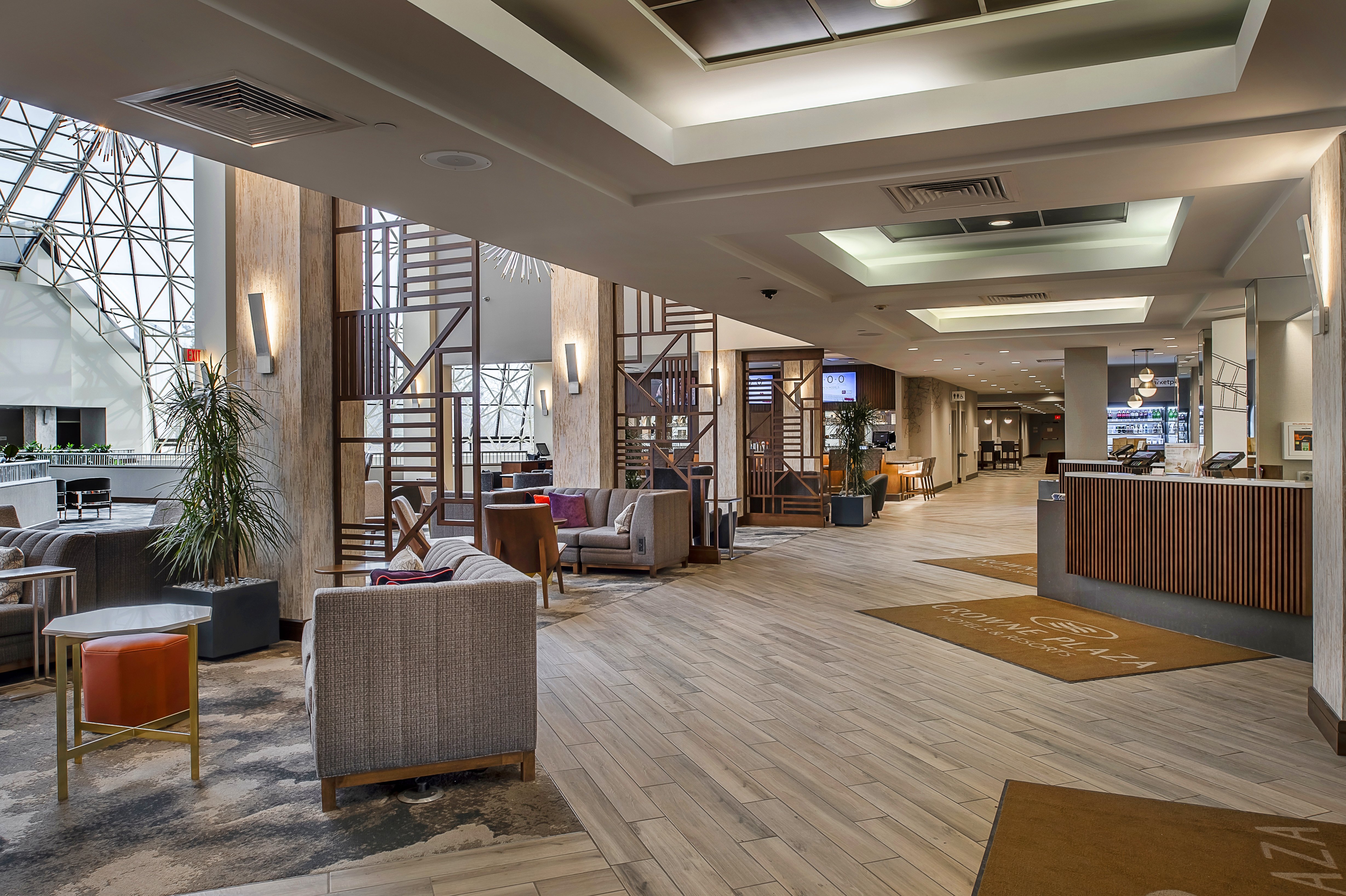 Crowne Plaza St. Louis Airport 8/71