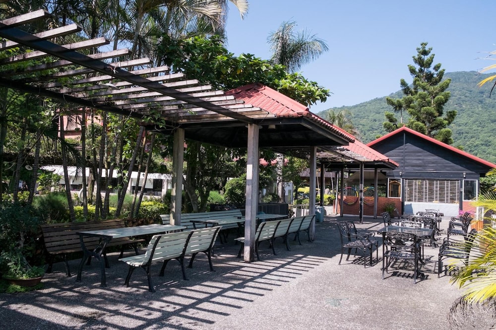Rainbow Resort 40/49