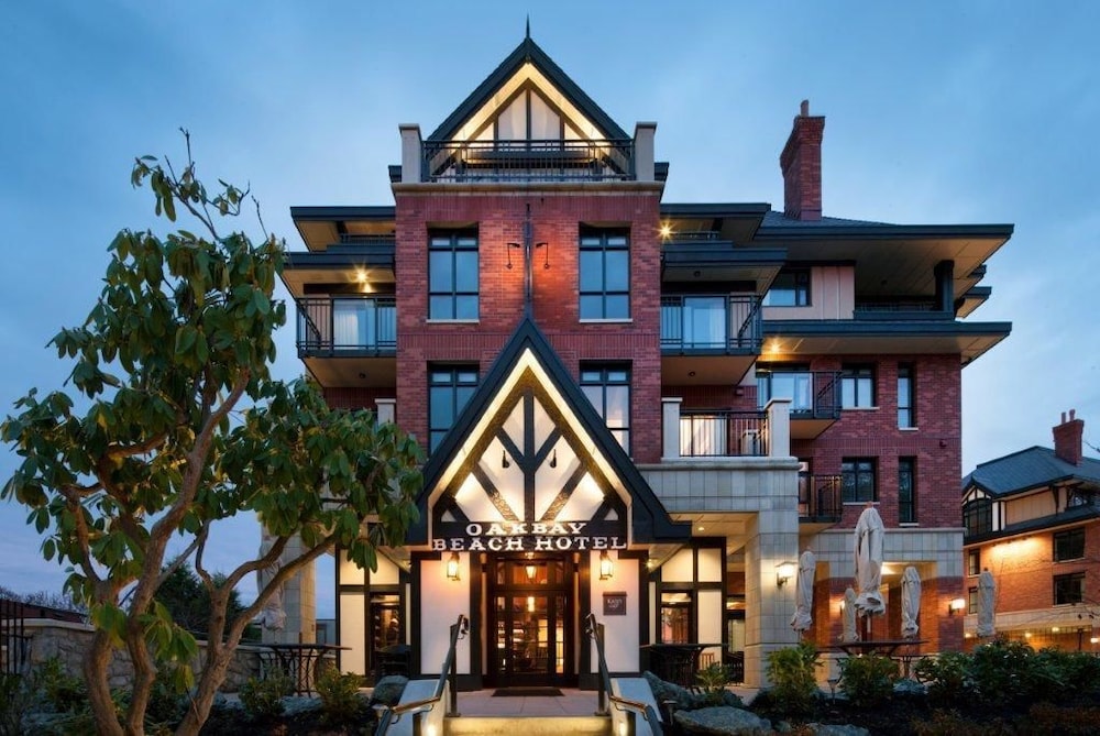 Oak Bay Beach Hotel 4/65