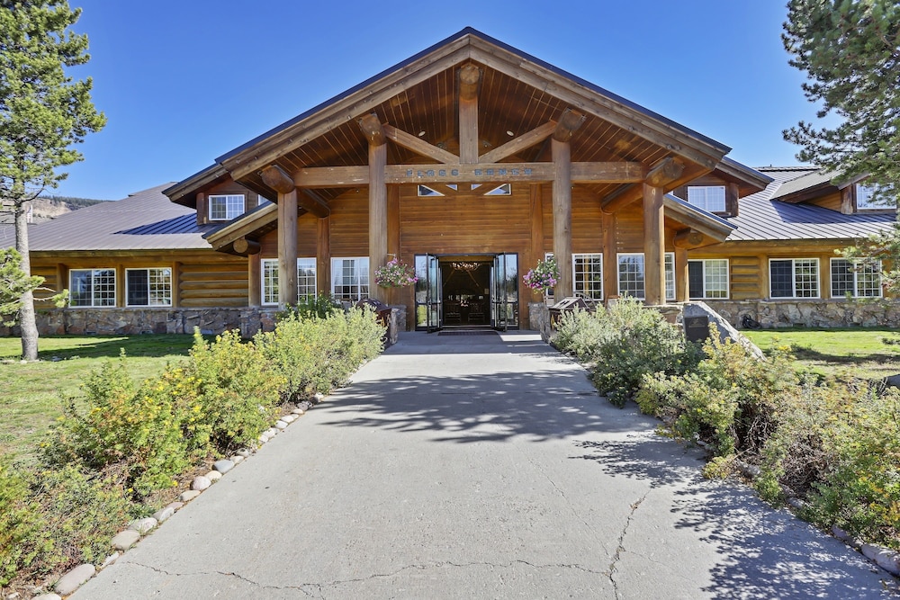 Headwaters Lodge And Cabins At Flagg Ranch 3/55