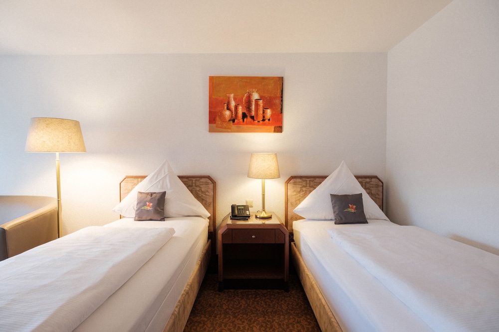 COMFORT, TWIN BEDS