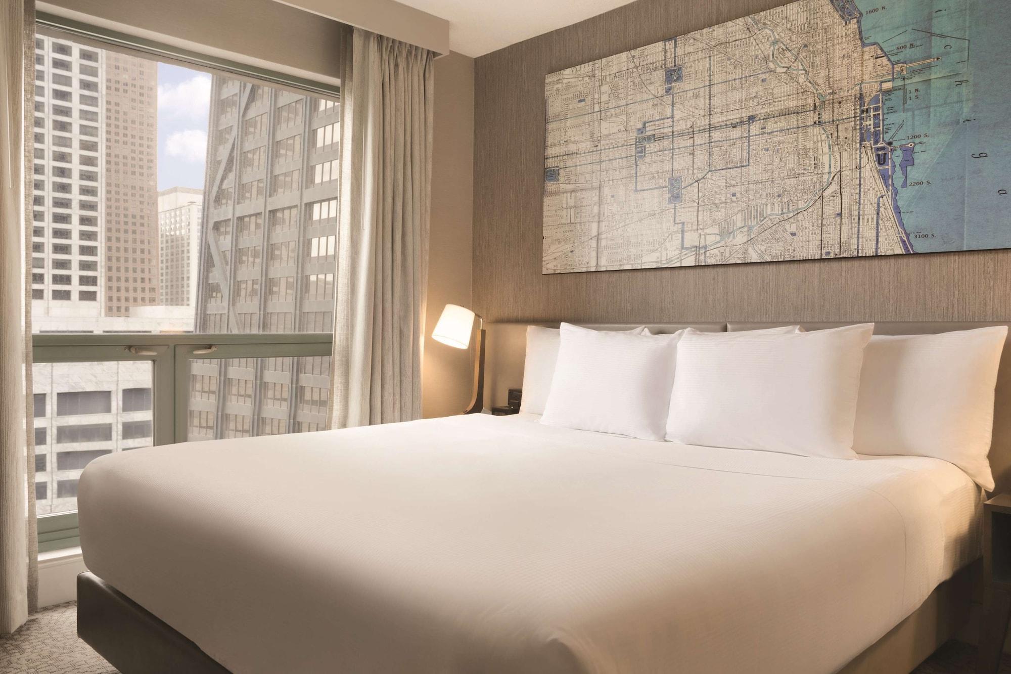 جناح بغرفة نوم واحدة، Hilton Chicago Magnificent Mile Suites 2/4