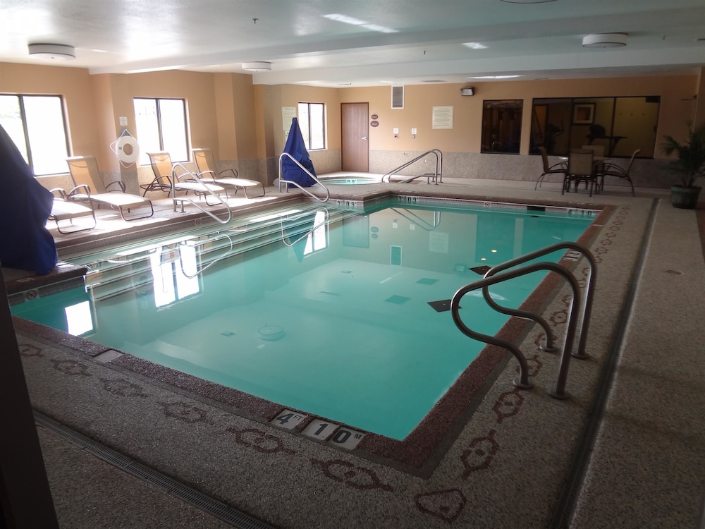 Best Western Plus Woodland Hills Hotel Suites 3/30