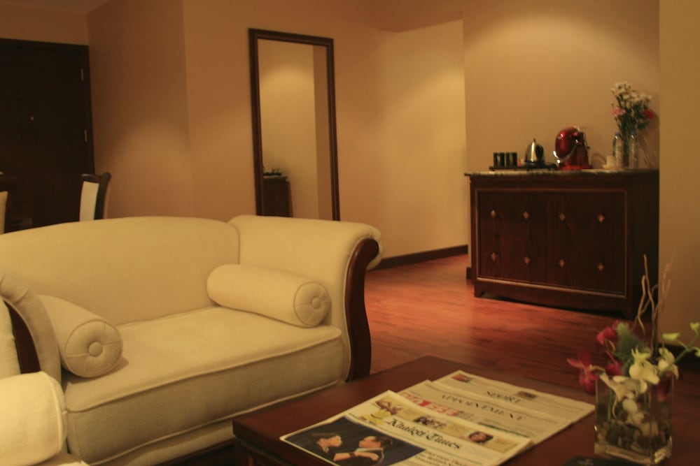 Trianon Hotel 47/63