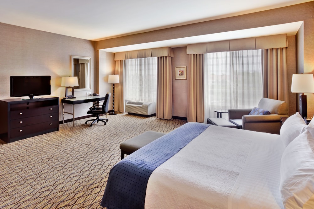 Holiday Inn Detroit Metro Airport 8/58