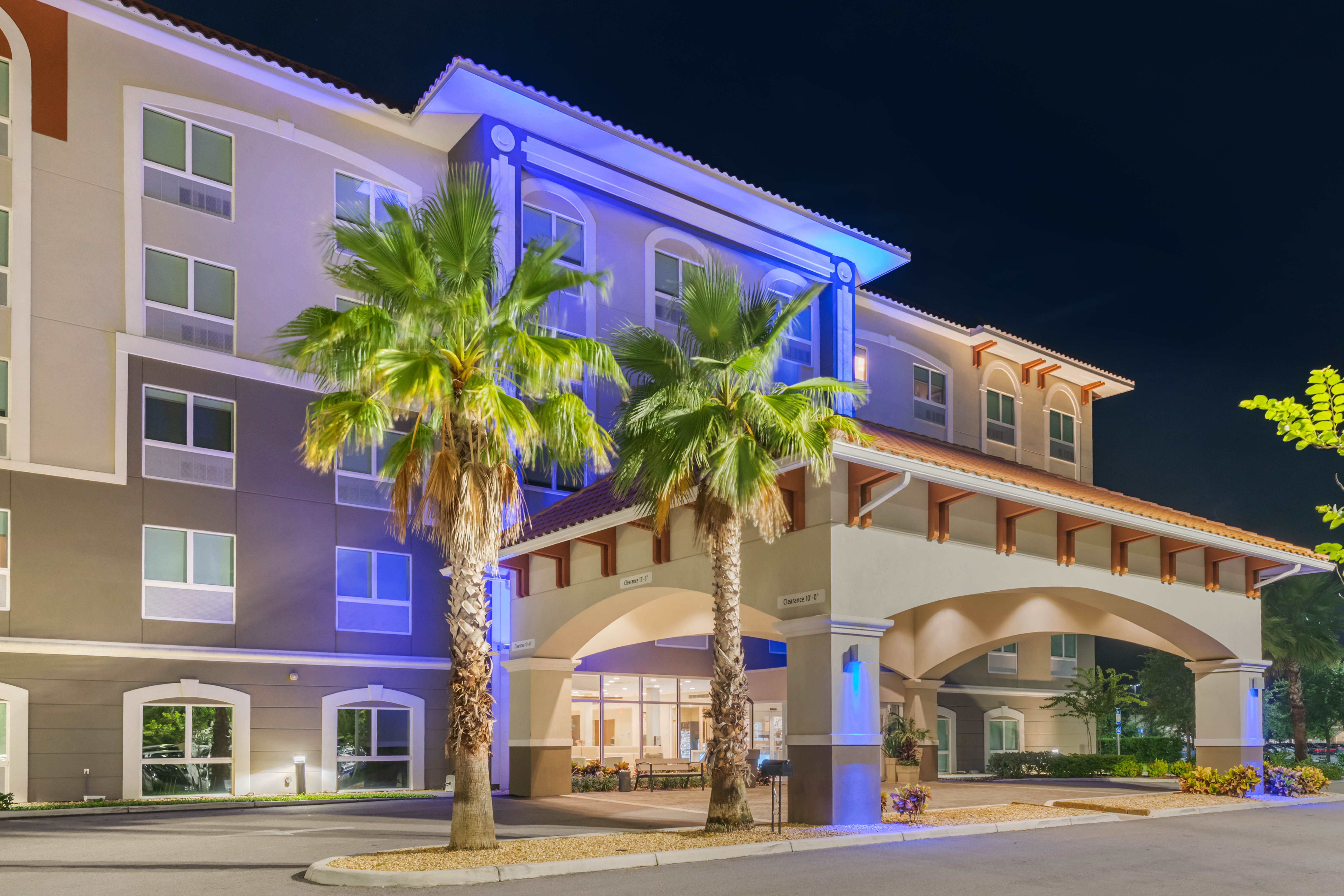 Holiday Inn Express Suites St Petersburg Seminole Area 67/74
