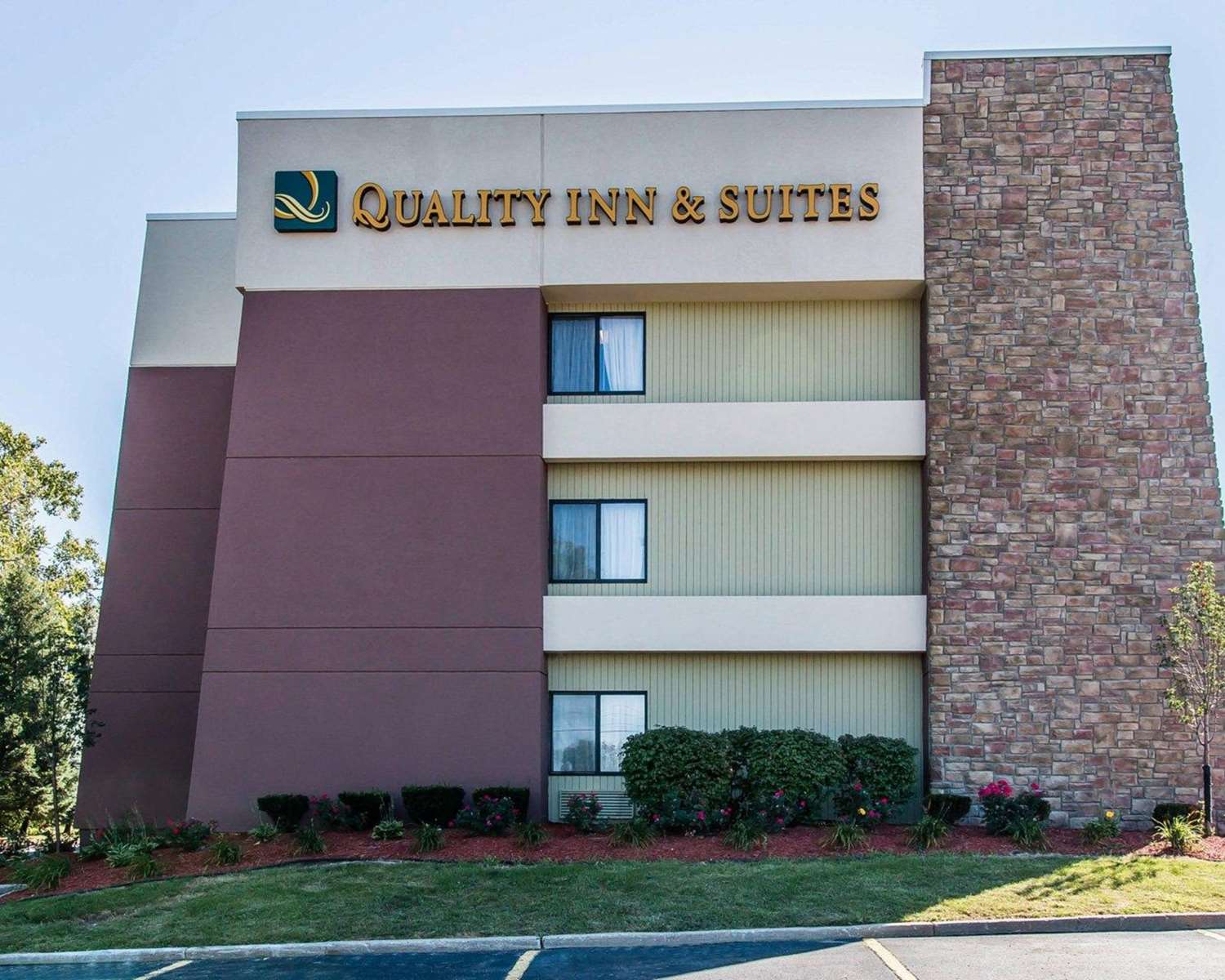Quality Inn & Suites Warren - Detroit 1/43