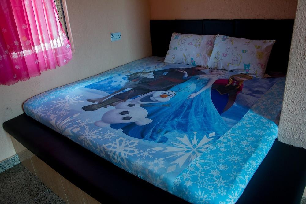 Fun City Hotel 2 12/25
