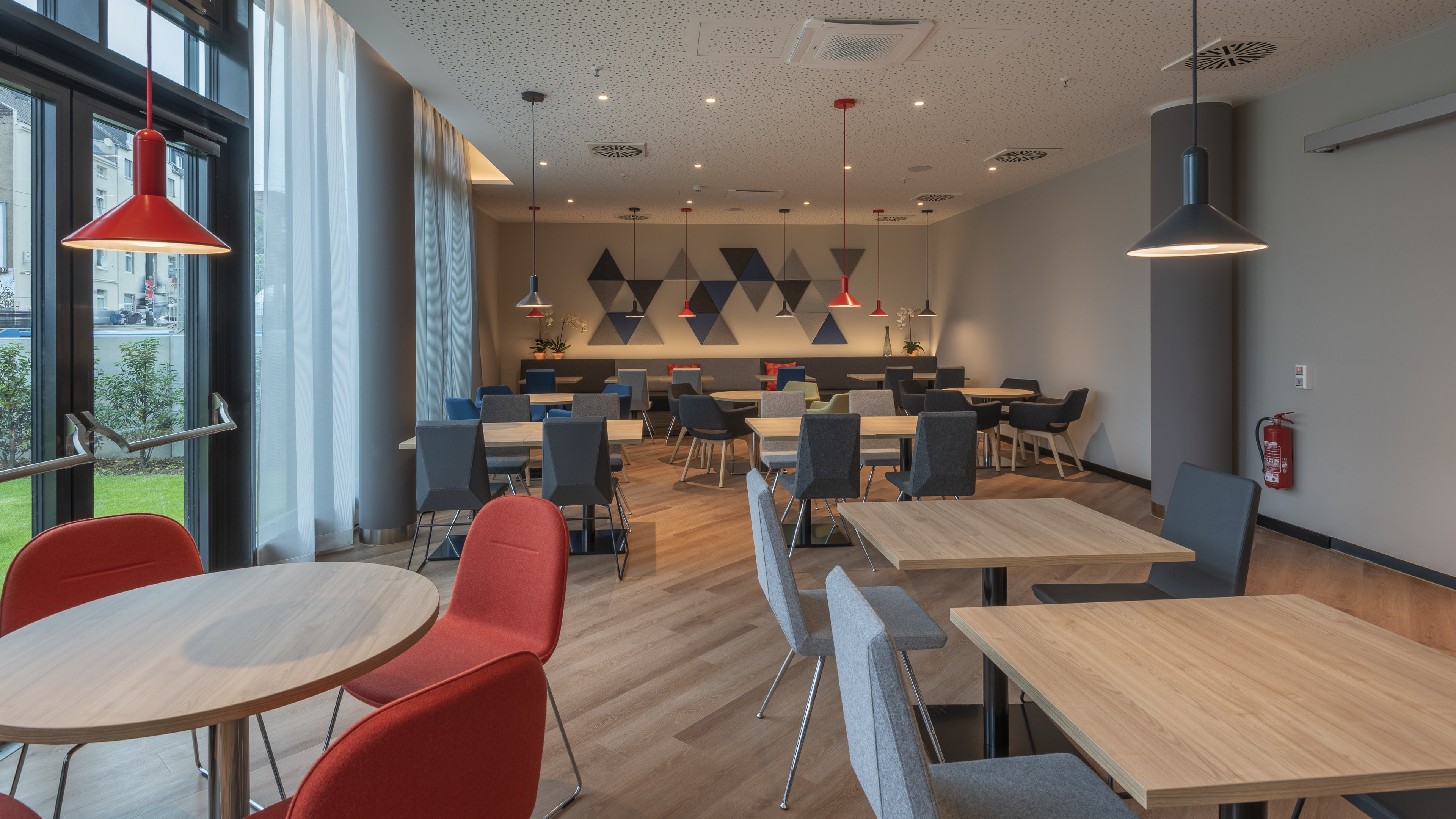 Holiday Inn Express Dusseldorf Hauptbahnhof 42/59