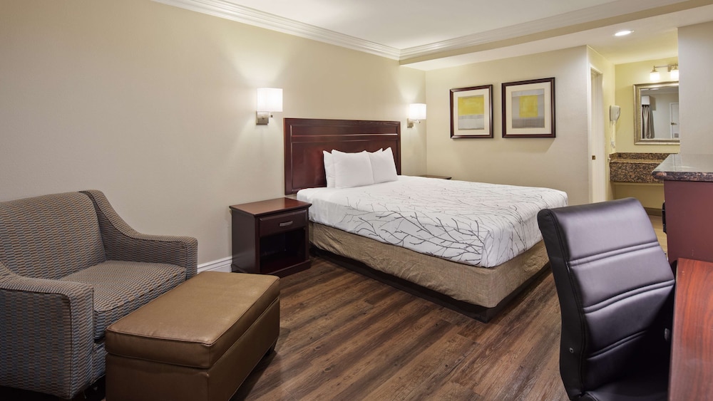 Best Western Woodland Hills Inn 21/37
