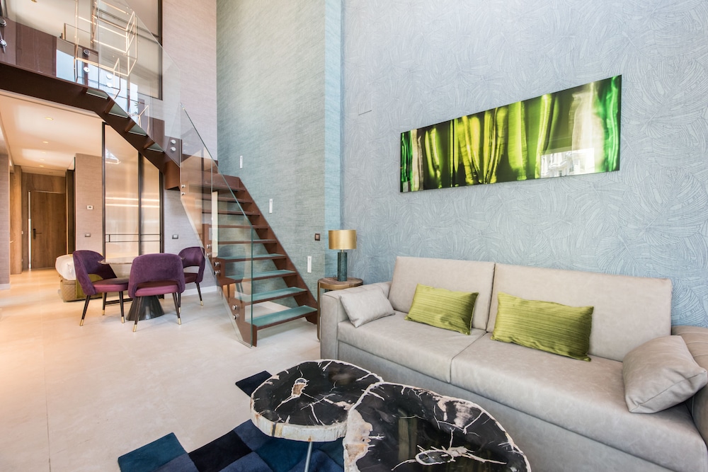 The Garden Suites 23/42