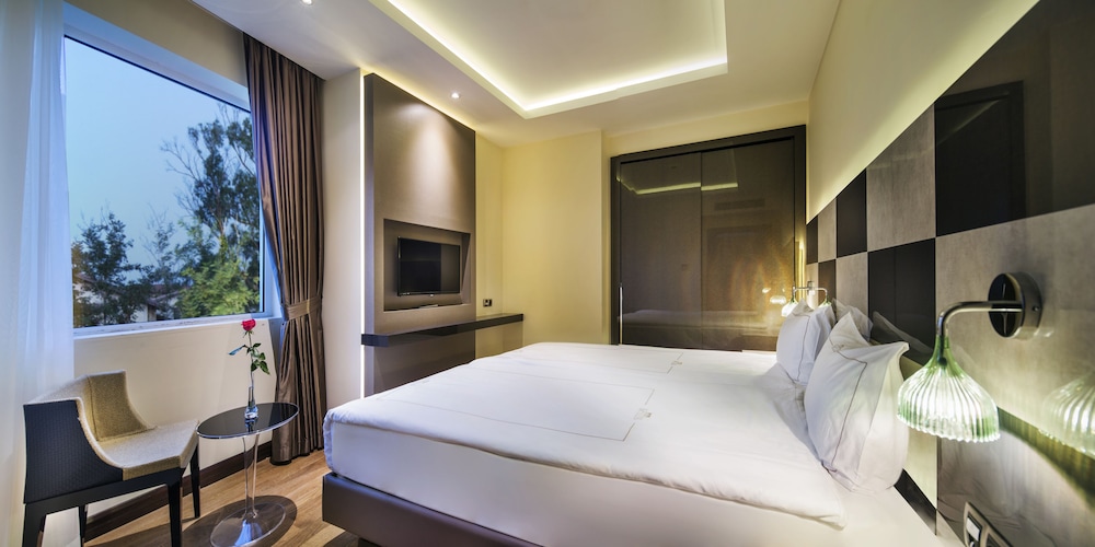 Bellis Deluxe Hotel 42/89