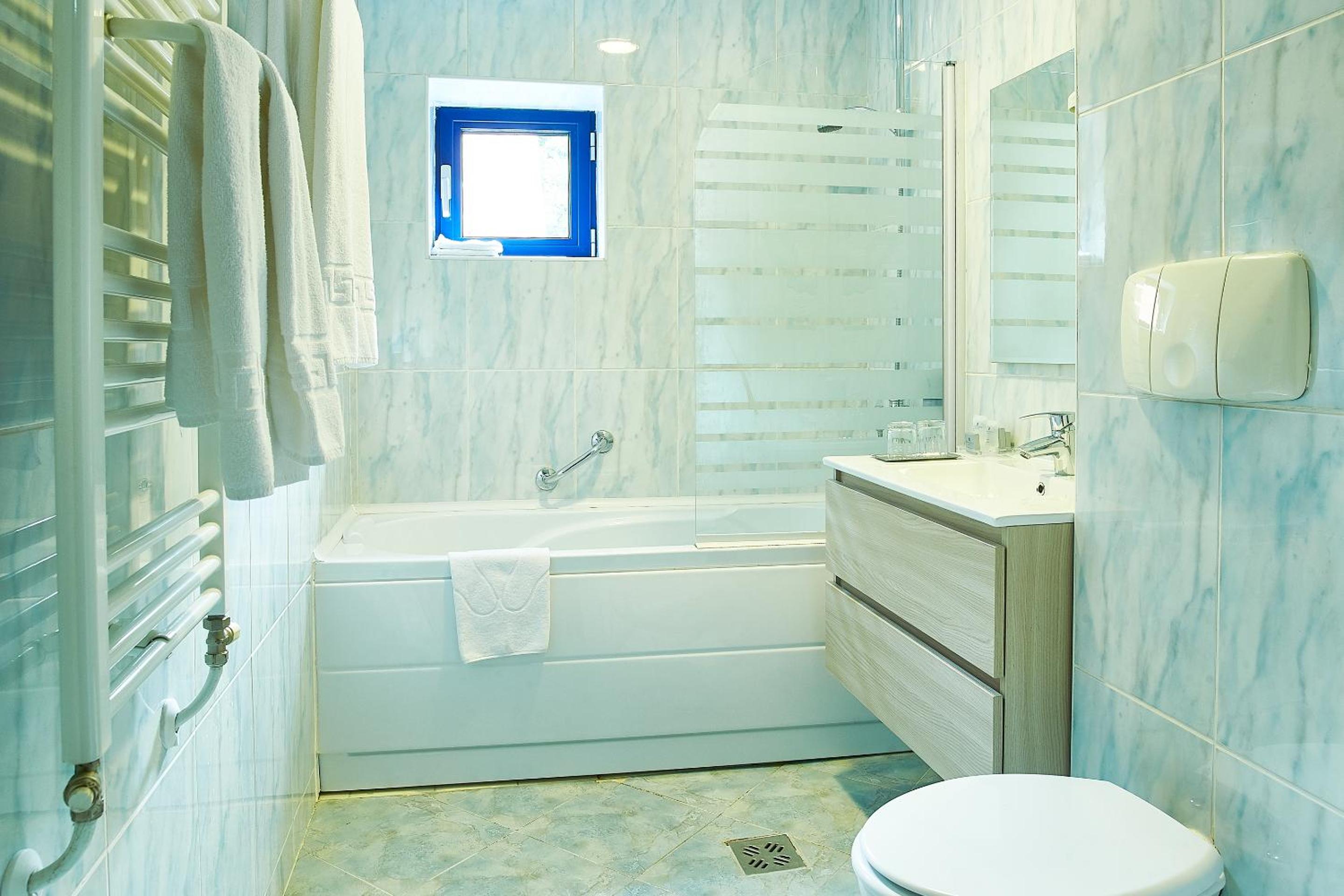 جناح عائلي، Continental Hotel 7/9
