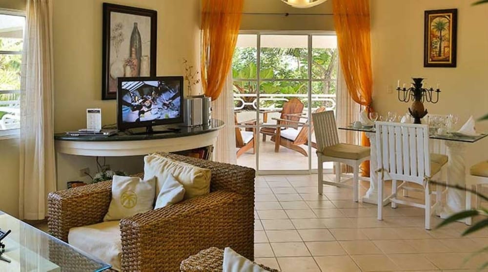 Lifestyle Crown Residence Suites 33/52