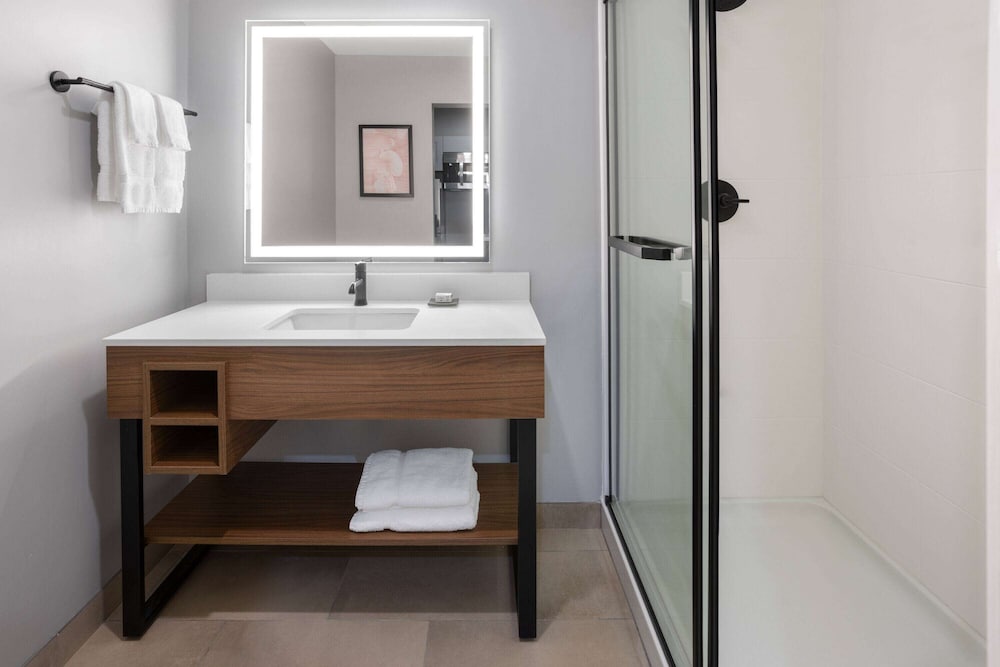 Hawthorn Extended Stay by Wyndham Williston/Burlington 36/38