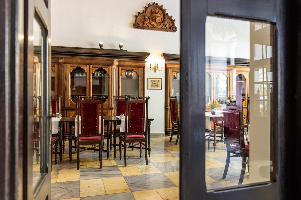 Dwor Polski Hotel 41/50