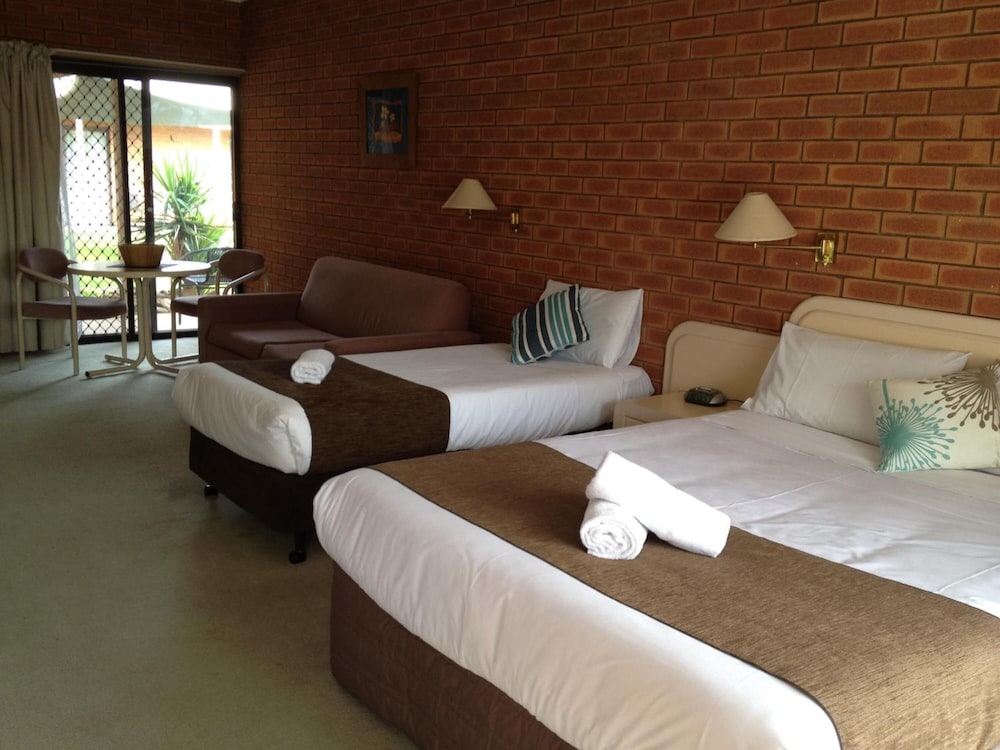 Ashleigh Court Motor Inn 9/53