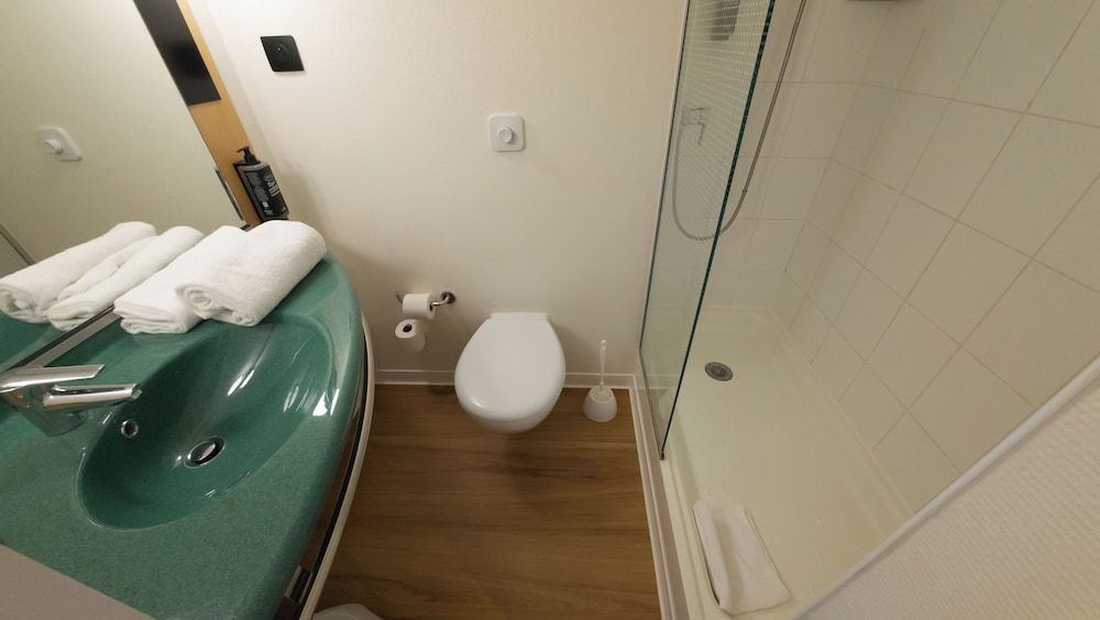 Ibis Lyon Est Bron 65/67