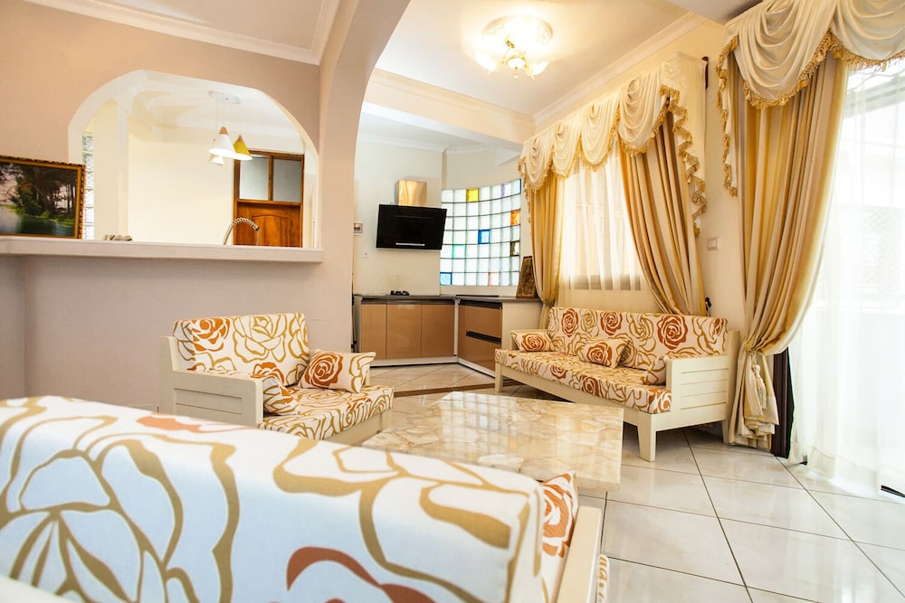 Oceanis Home & Voyages 6/50