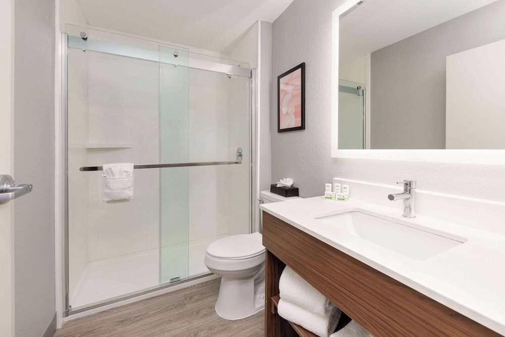 Hawthorn Extended Stay by Wyndham Bedford / Dallas 44/49