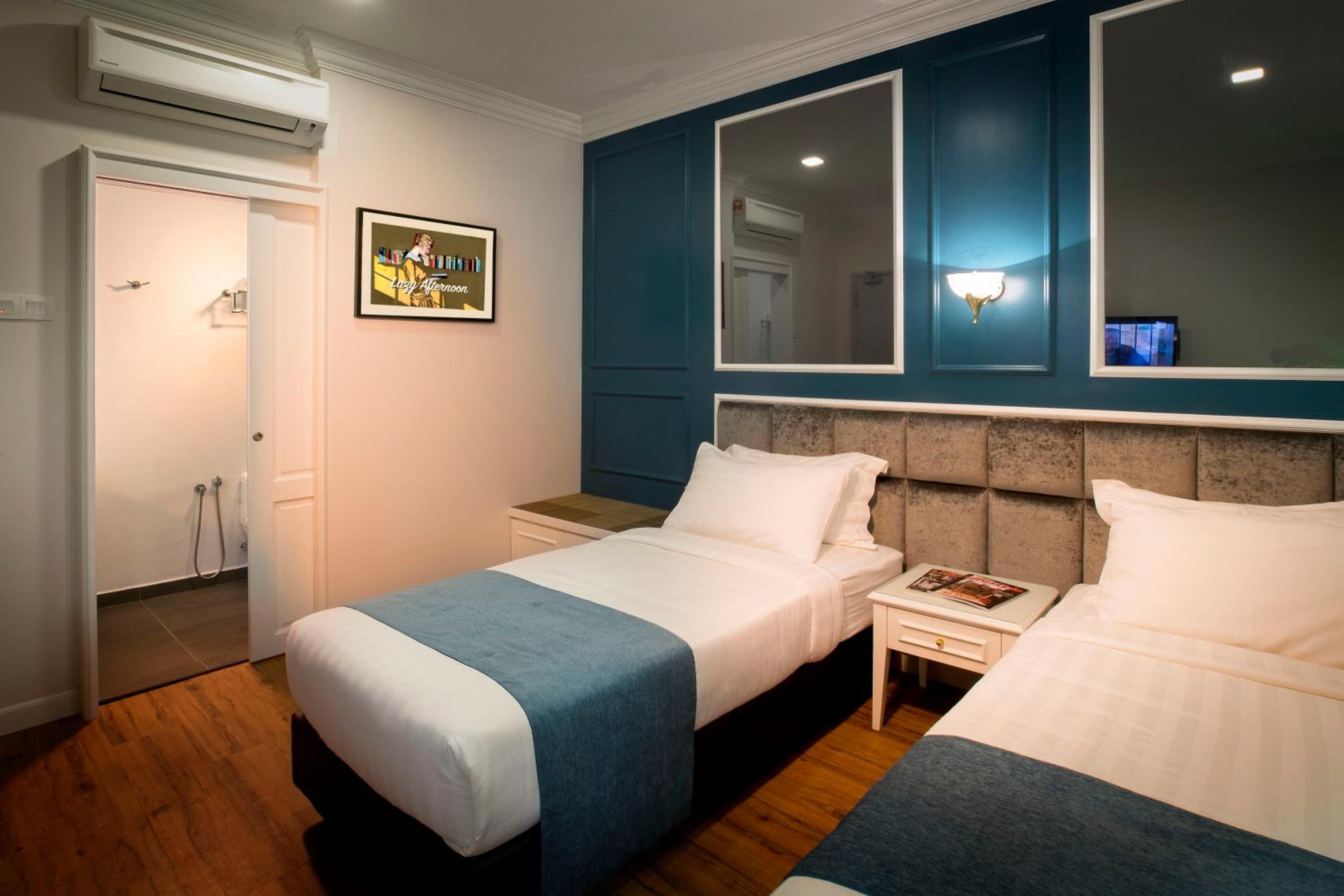 Deluxe, Double or Twin Bed, No Window